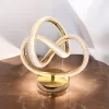 أباجورة ليد موفرة للطاقة بتصميم عصري بسيط يتناسب مع أي ديكور، من الحديث إلى التقليدي ولك أن تختار اختر من بين الضوء الأبيض الدافئ أو الأبيض البارد أو الضوء الطبيعي حسب احتياجاتك