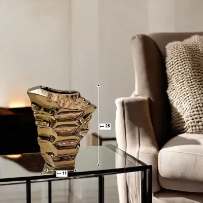 أبعاد الفازة كما تظهر على الصورة: قطر القاعدة= 11 سم، ارتفاع= 25 سم.
