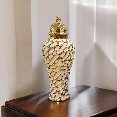 فازة زنجبيل سيراميك، الحجم الكبير، بتصميم زخرفي بدوائر ذهبية وغطاء ذهبي علوي، مثالية لتزيين المنزل وإضفاء لمسة من الفخامة