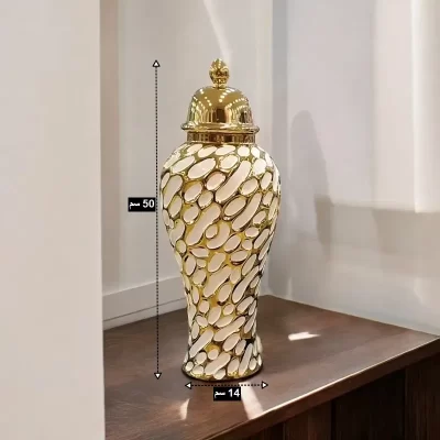 أبعاد الفازة كما تظهر على الصورة: عرض القاعدة= 14 سم، ارتفاع= 50 سم.