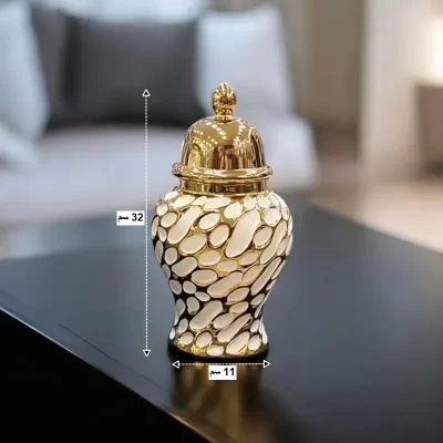 أبعاد الفازة كما تظهر على الصورة: عرض القاعدة= 11 سم، ارتفاع= 32 سم.