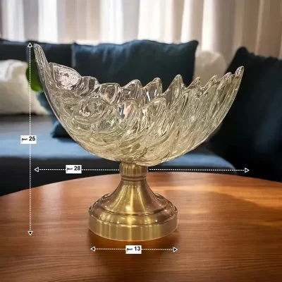 أبعاد الطبق كما تظهر على الصورة: ارتفاع 25 سم، قطر علوي 28 سم، قطر قاعدة 13 سم.