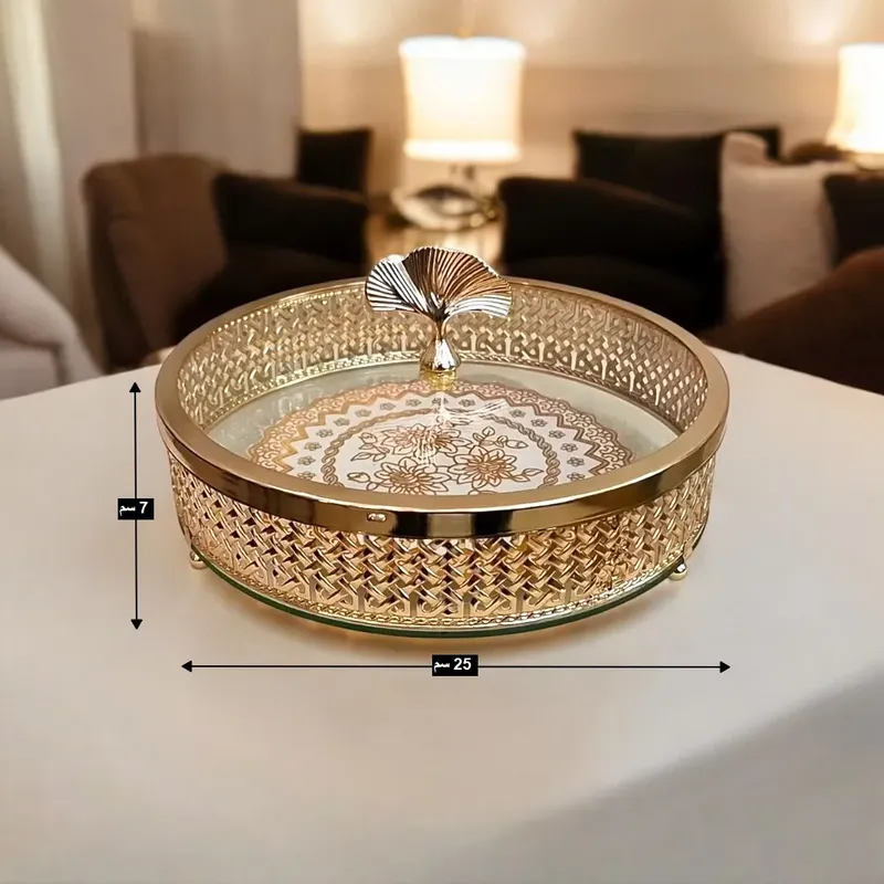 بونبونيرة معدنية ذهبية فاخرة، بتصميم عصري، موديل 029418، قطر 25 سم أبعاد بونبونيرة زجاجية ذهبية فاخرة، ارتفاع 7 سم وقطر 25 سم.