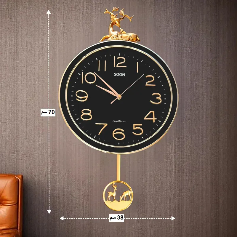 إخوان سرور الإضاءة الحديثة والديكور أبعاد ساعة الحائط البندول العصرية باللون الأسود والذهبي، توضح الارتفاع الكلي= 70 سم، والعرض الأقصى للساعة= 38 سم.