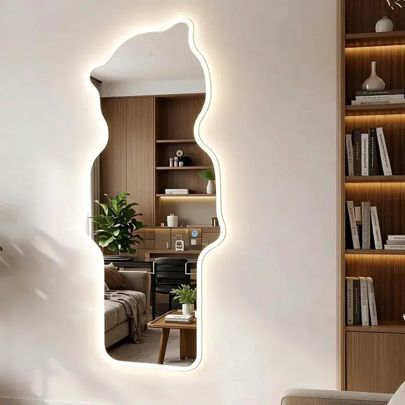 مرآة حائط متموجة مضيئة ليد بيضاء بتصميم مودرن لغرفة الجلوس تعمل باللمس