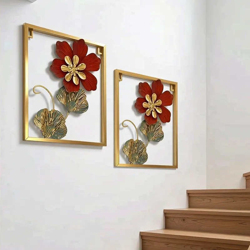لوحة حائط معدنية بتصميم زهرة حمراء وإطار ذهبي، ارتفاع 30 سم، موديل 030951