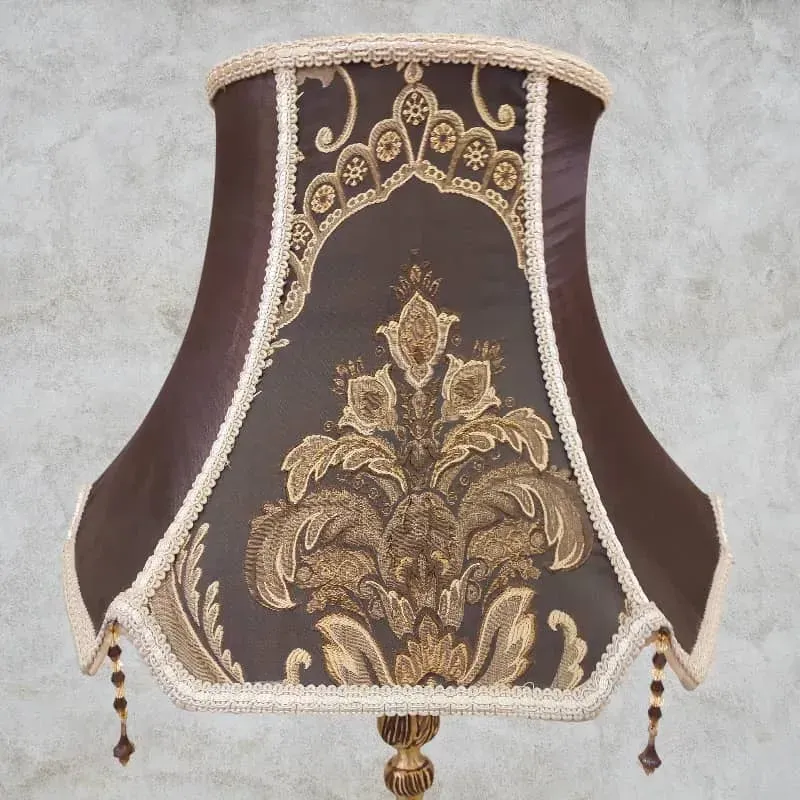 أباجورة كلاسيك نحاسية مع شابو جوبلان موديل 028779 أباجورة كلاسيك نحاسية مع شابو جوبلان موديل 028779 الشابوه 2.webp