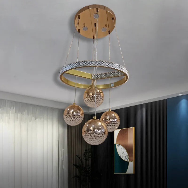 صورة النجفة وهى مطفأة داخل غرفة